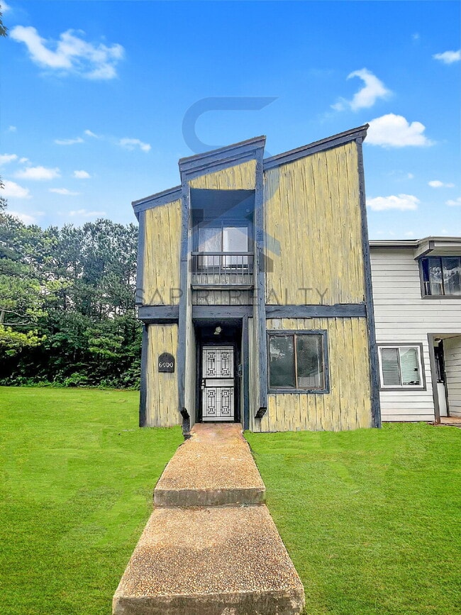 Building Photo - Move in before November 15th and choose yo...