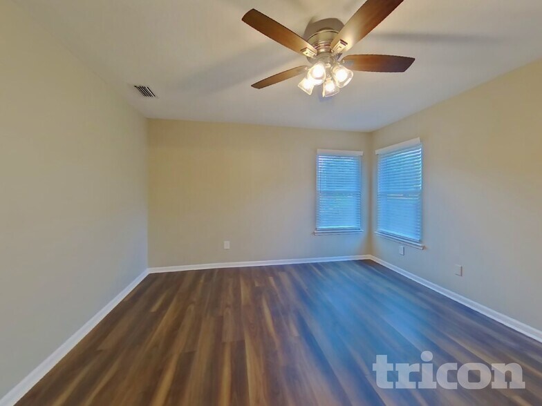 Building Photo - 7580 Falcon Trace Dr W