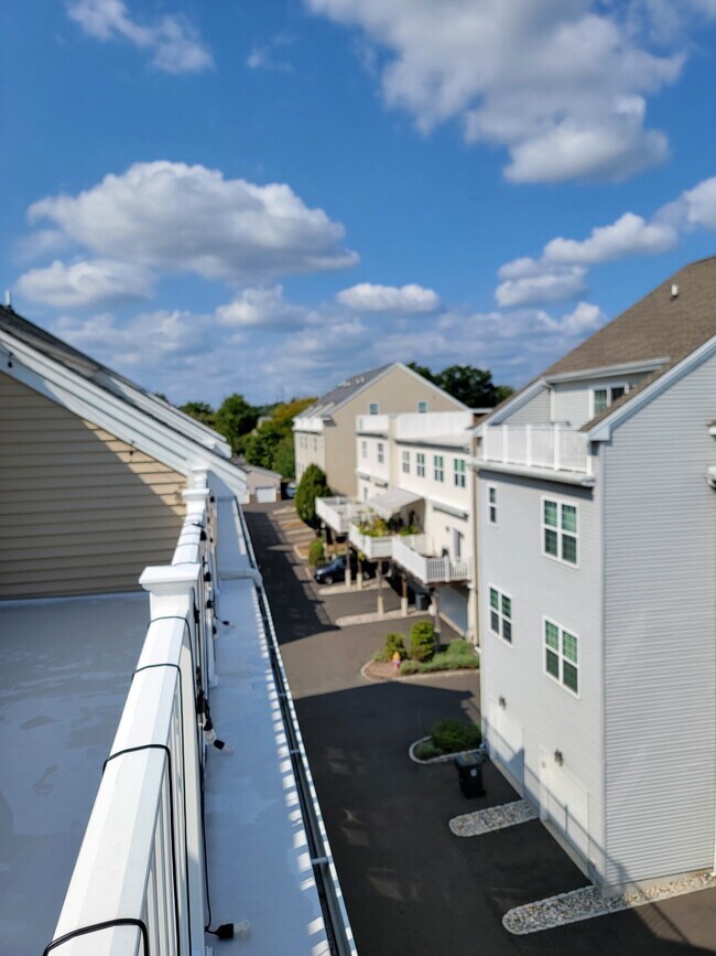 Building Photo - 121B Hagen Dr