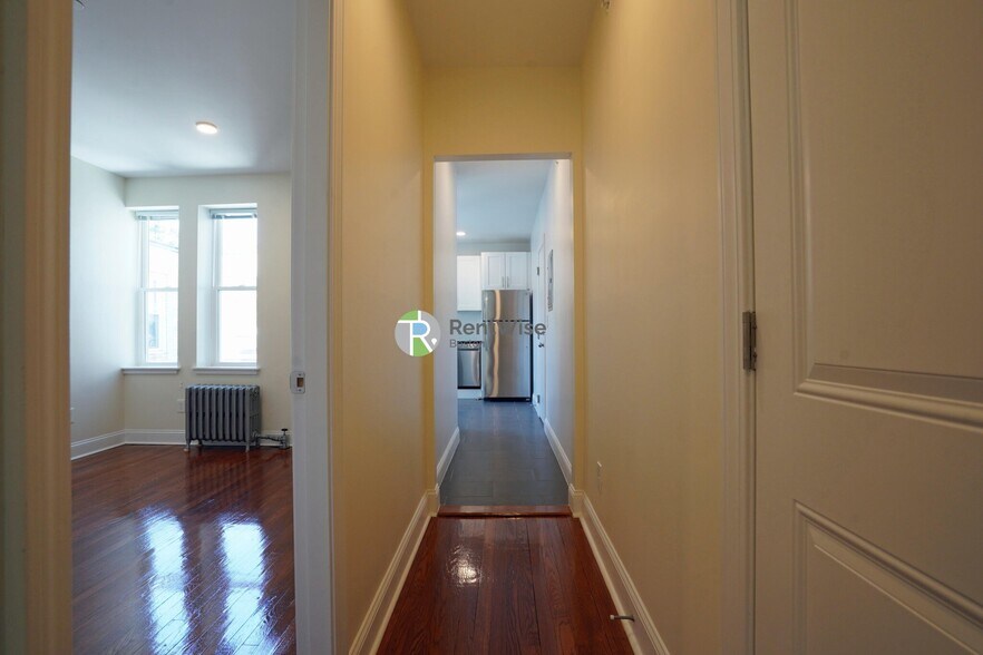 Building Photo - 123 Sutherland Rd