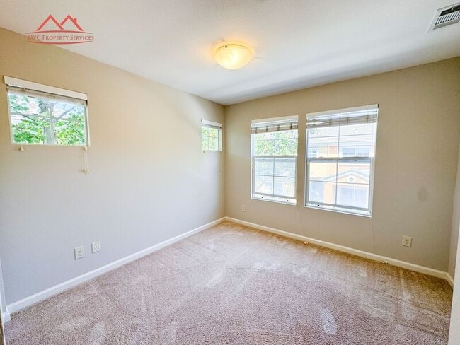 Building Photo - 3634 Fitzsimmons Common