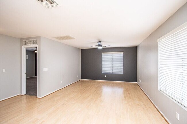 Building Photo - Welcome to this beautiful 4 bedroom, 3 bathroom home in San Tan Valley, AZ.