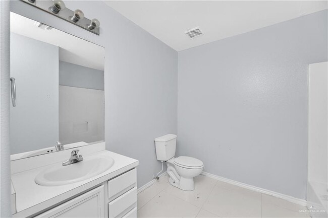 Building Photo - 2208 Eagle Landing Dr