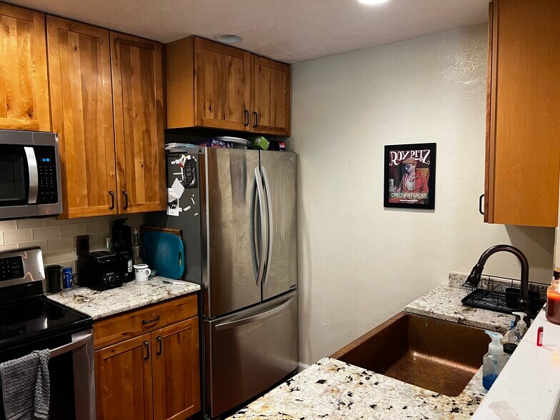 Building Photo - 10156 Quivas St