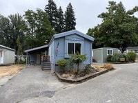 Building Photo - THREE BEDROOM MOBILE HOME WITH STORAGE