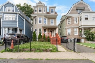 Building Photo - 185 N 18th St