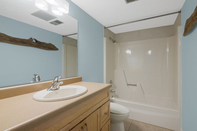 Building Photo - Charming Home at the Base of Old Mission Peninsula