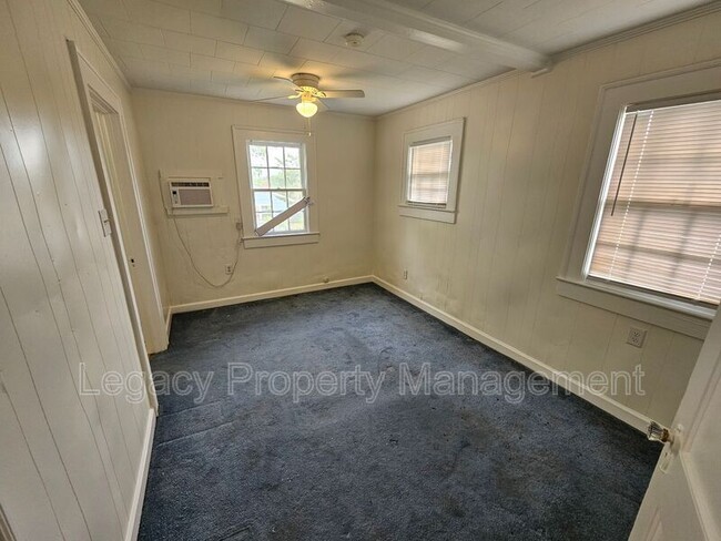Building Photo - 1338 Rayon St