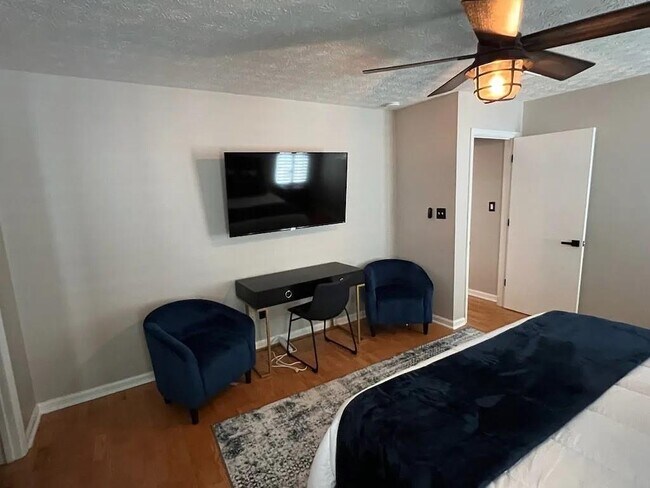 Building Photo - 279 Glen Cove Dr
