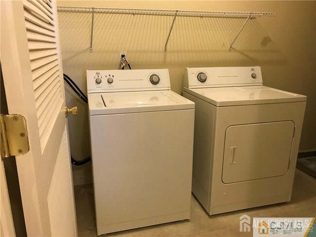 Building Photo - 141 Forest Dr