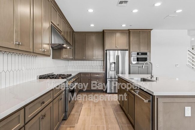 Building Photo - 108 8th St