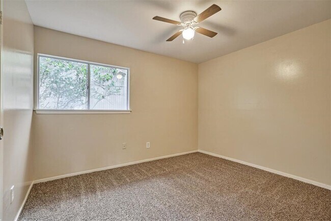 Building Photo - 45 Blue Fox Rd