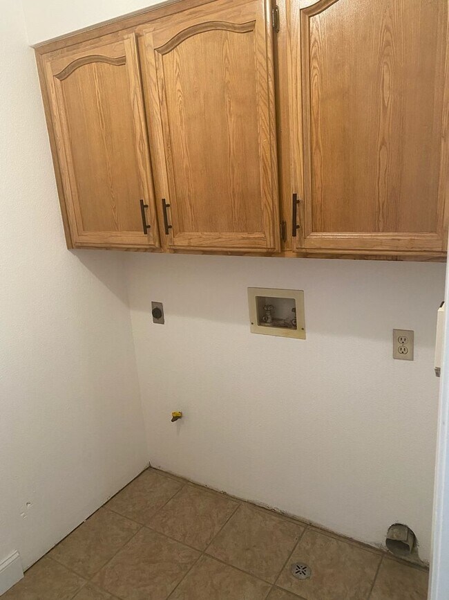 Building Photo - 407 Hoover Ave