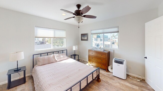 Building Photo - Short or Long Term Rental | ROOFTOP VIEWS!