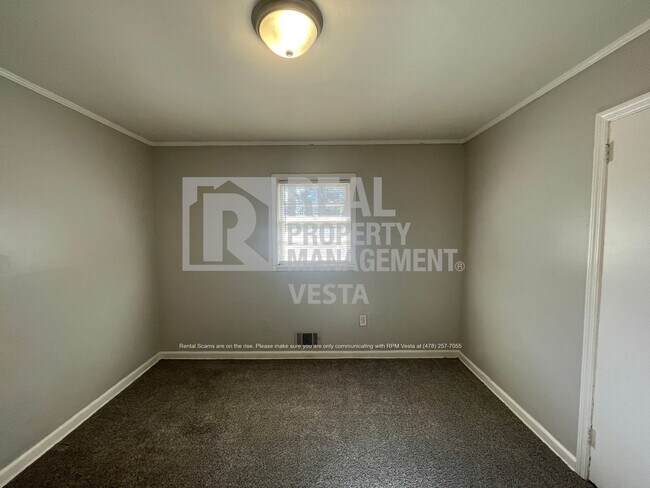 Building Photo - 2910 Reynolds Dr