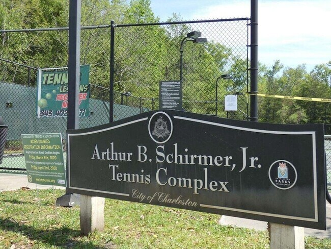 Building Photo - 351 Matuskovic Dr