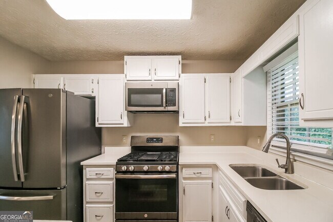 Building Photo - 80 Belmont Park Ln