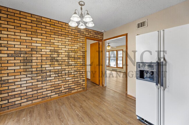 Building Photo - 420 Benway St