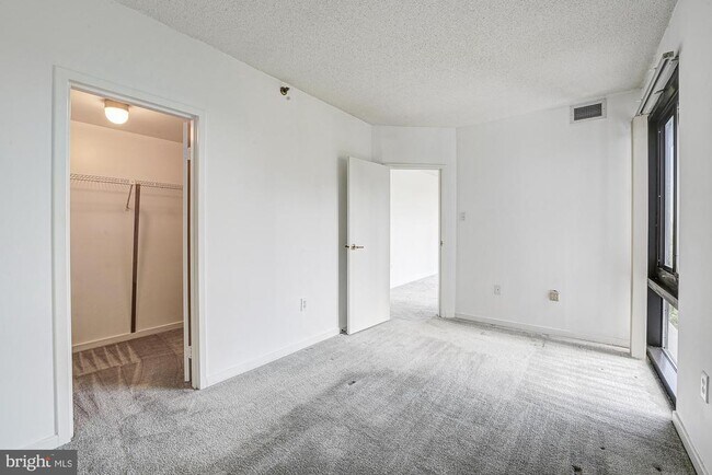 Building Photo - 1530 Key Blvd
