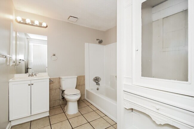 Building Photo - 4031 Yeager Rd