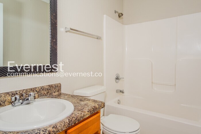 Building Photo - 201 Cloverbrook Dr