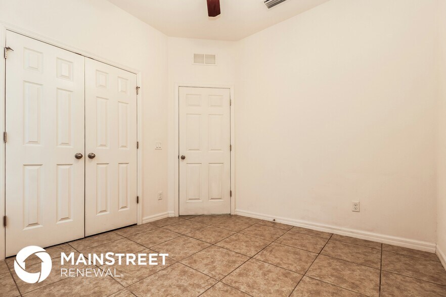 Building Photo - 1402 SW 18th Pl