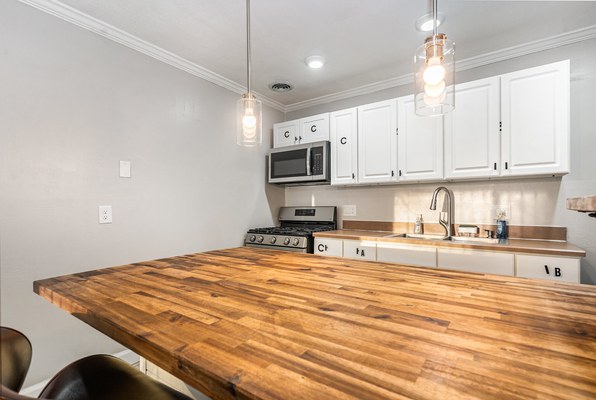 Kitchen - 1700 SW 16th Ct