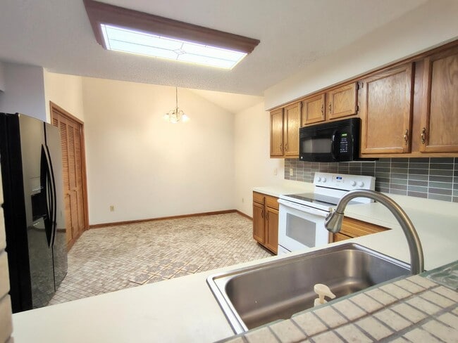 Building Photo - 3110 Paddle Creek Dr