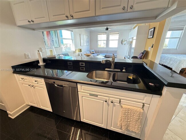 Building Photo - 17145 N Bay Rd