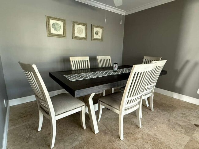 Building Photo - 4 Bed + Den and 3 Bath 2,093 Sq Ft Pet-Friendly