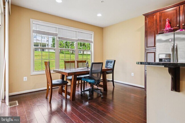Building Photo - 1525 Rabbit Hollow Pl