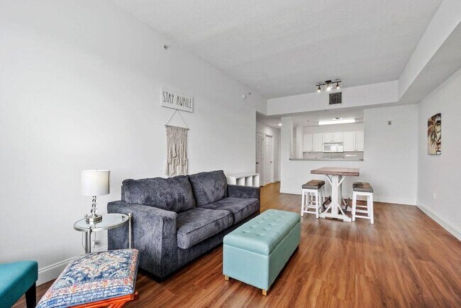 Building Photo - 1200 Town Center Dr