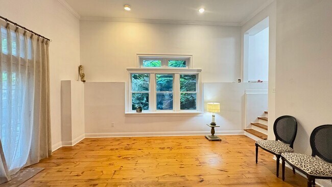 Building Photo - 19 Gaylord Dr N