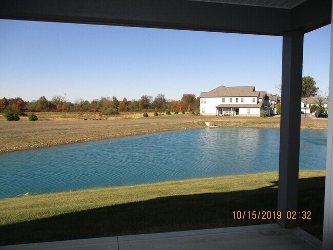 Building Photo - Village at Olentangy Crossing 0081