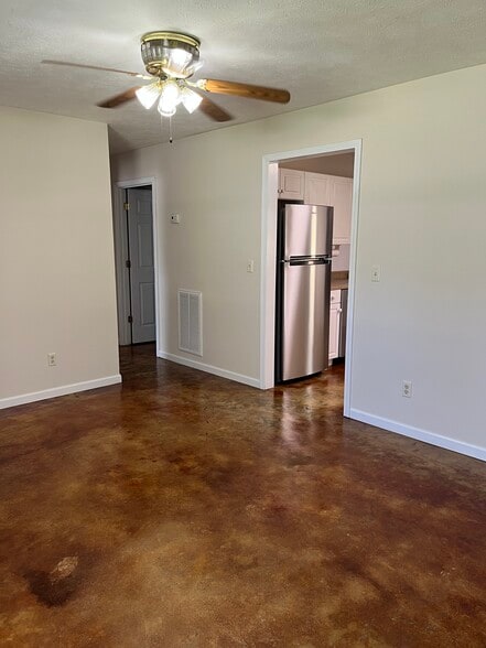 Building Photo - 24 Cottage Ln