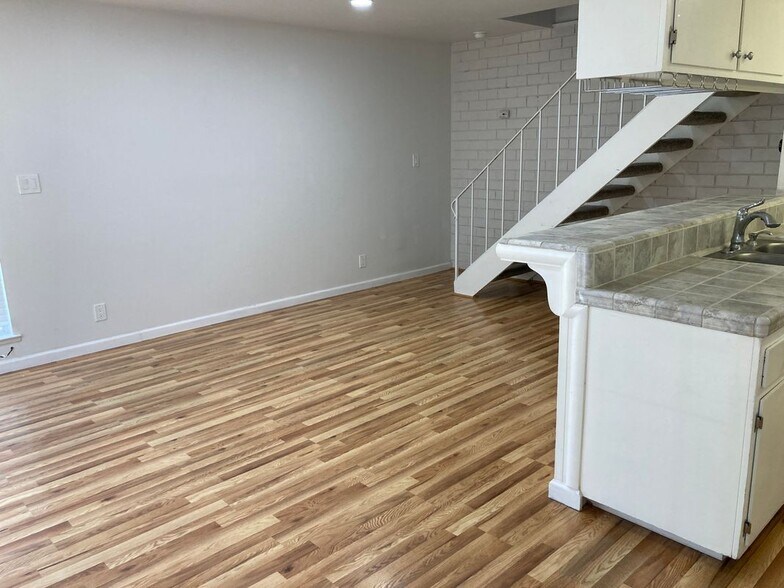 Building Photo - 5062 Rhode Island Dr