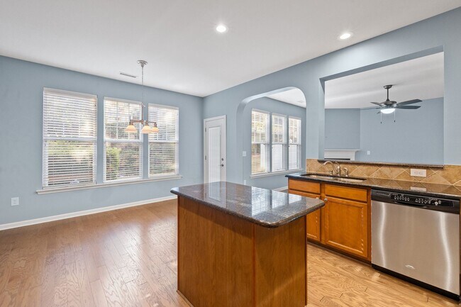 Building Photo - 3 Bed 2.5 Bath Home located in Heritage Hills, Wake Forest