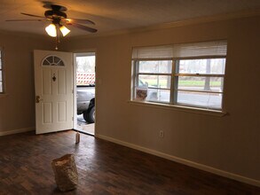 Building Photo - SG-613