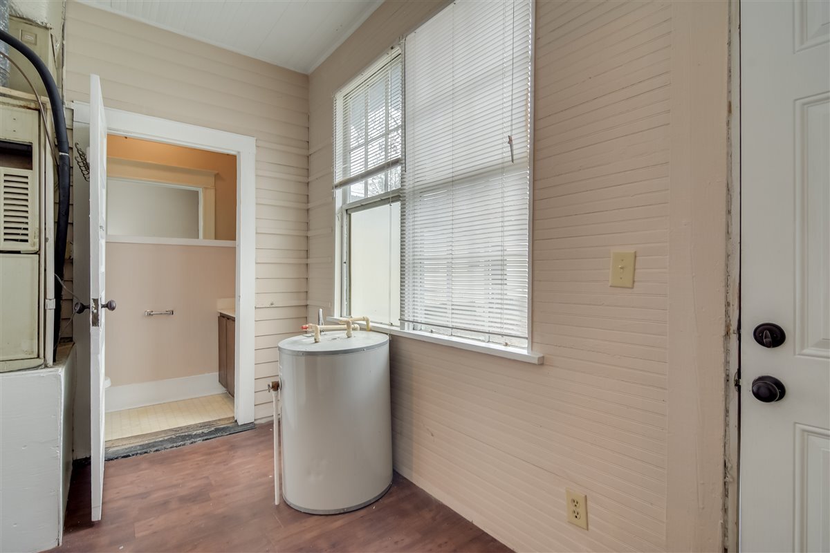Mudroom, water heater - 1732 Telfair St