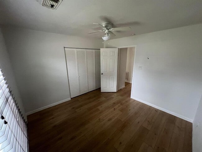 Building Photo - 3907 Cinnamon Cove Dr