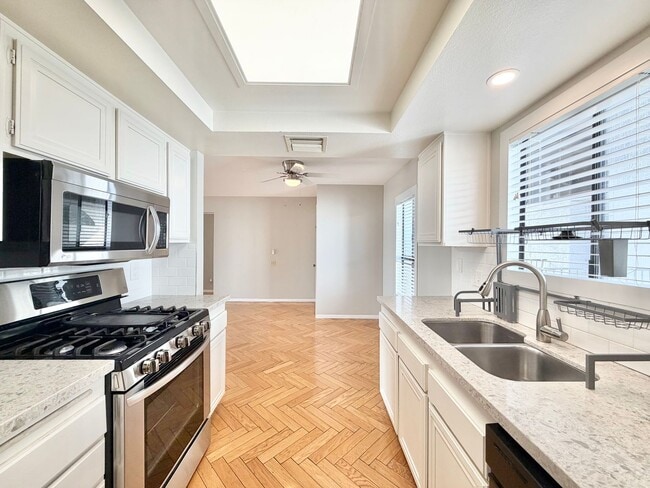 Building Photo - AVAILABLE NOW!! 3 Bedroom 2 Bathroom Condo in Palm Springs!