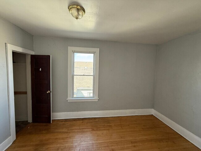 Building Photo - **First month rent half off**