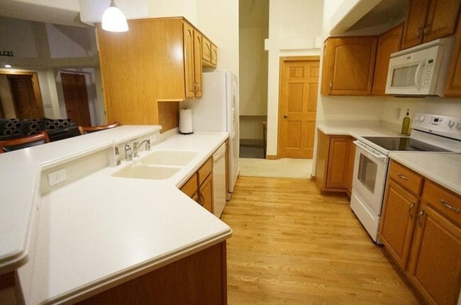 Building Photo - Experience spacious and comfortable living...