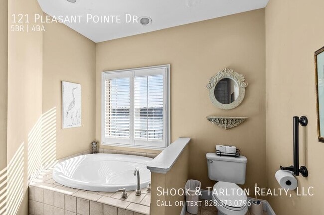 Building Photo - 121 Pleasant Point Dr