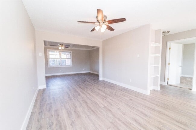 Building Photo - PRE-LEASING for AUGUST - Great 3/2 with a Large Bonus Room
