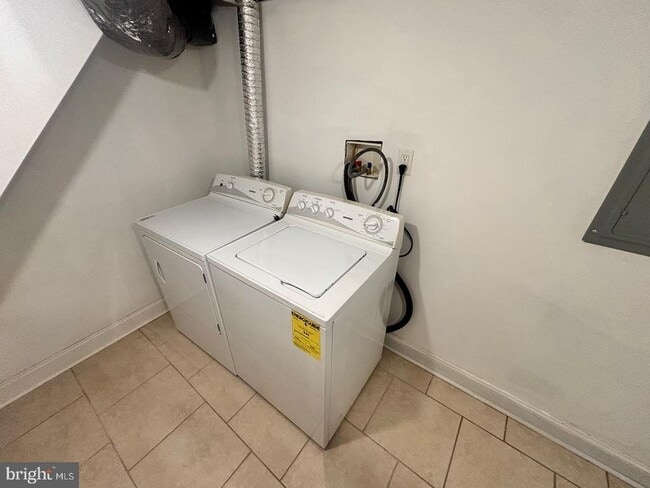 Building Photo - 2124 S Mole St