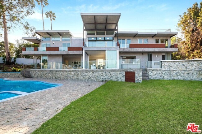 Building Photo - 770 Paseo Miramar