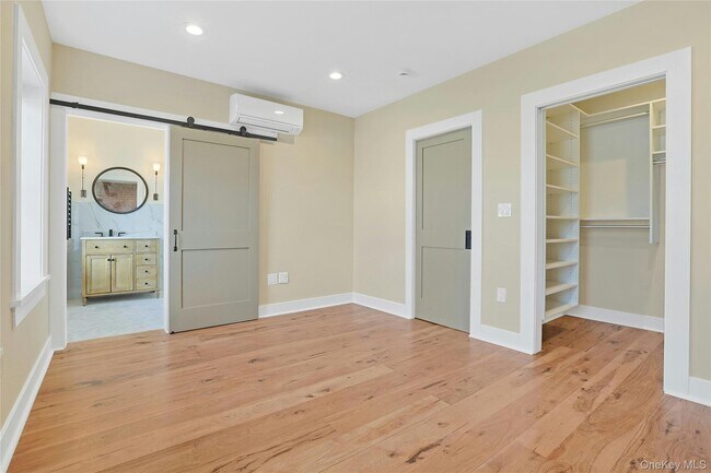 Building Photo - 19 Main St