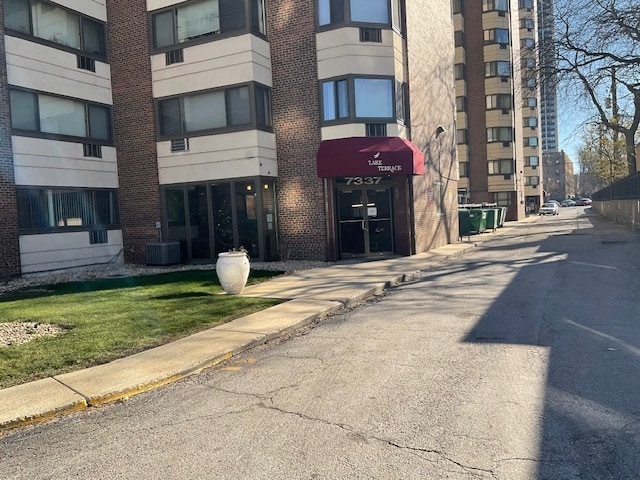 Building Photo - 7337 S South Shore Dr