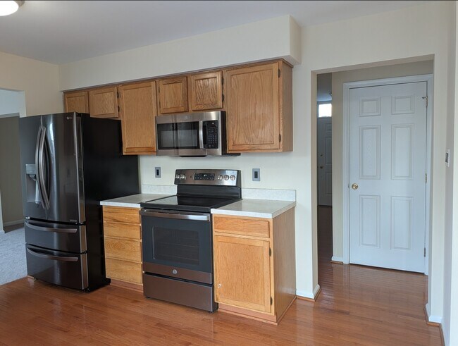 Building Photo - 906 Hamilton Rd